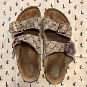 ❄️ NEW LISTING❄️ GUCCI MONOGRAM BIRKENSTOCK ❄️ 41 ❄️ TAN ❄️ ARIZONA STYLE